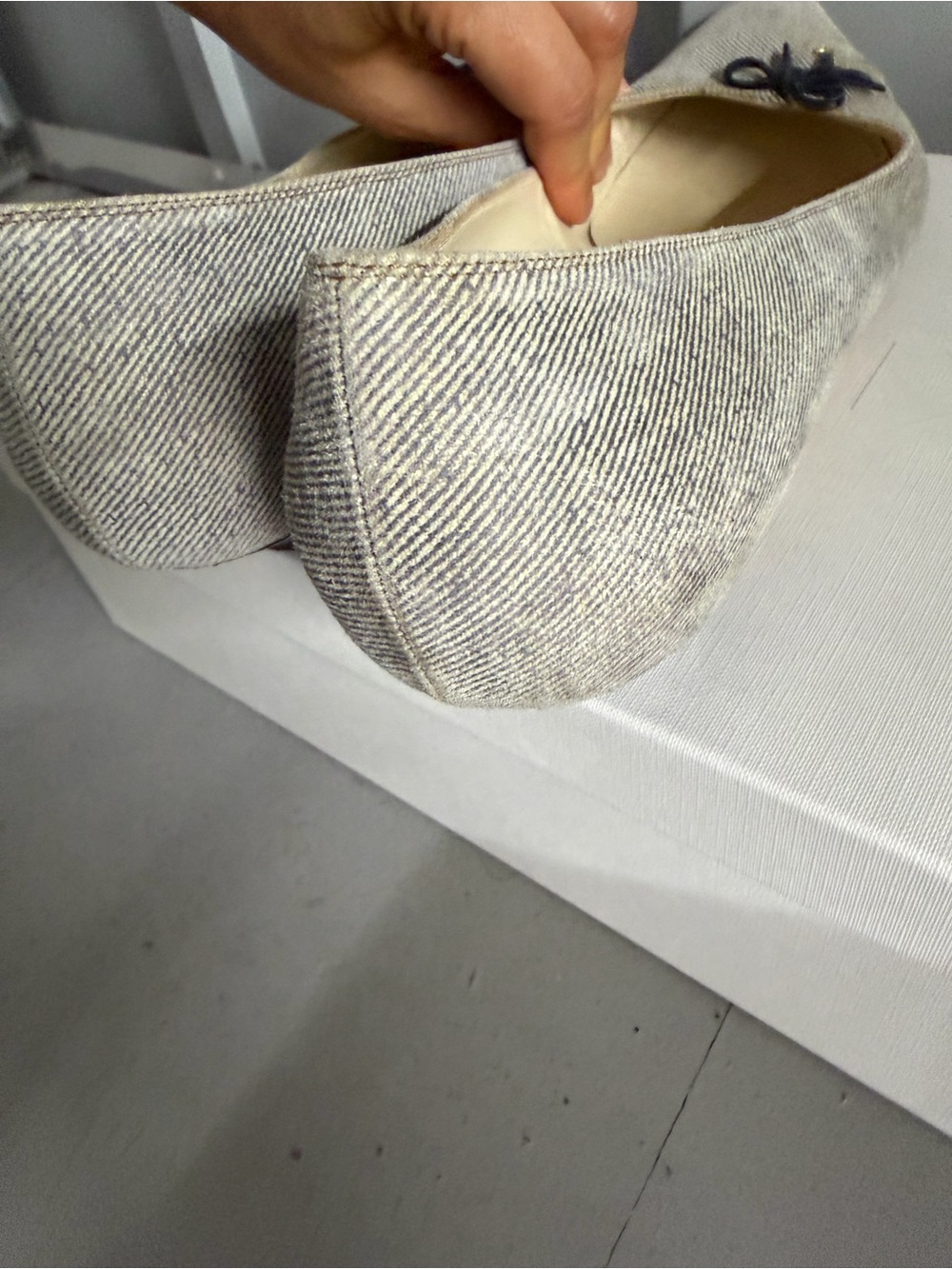 Salvatore Ferragamo Grey & White Striped Fabric Bow Pointed Toe Flats Size 10 B - Picture 11 of 13